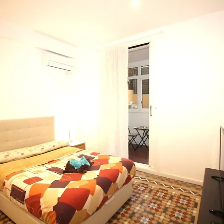 Rooms On Balmes Bed & Breakfast
